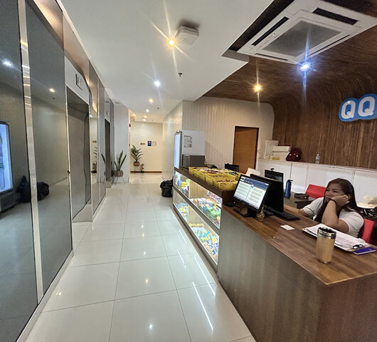 필리핀 세부 아이티파크 큐큐 qq어학원 매점과 기숙사 입구