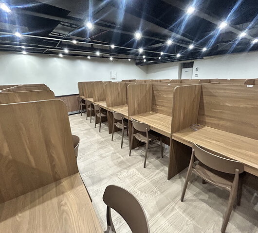 qq어학원(qq english) 막탄캠퍼스 어학연수 2층 자습실