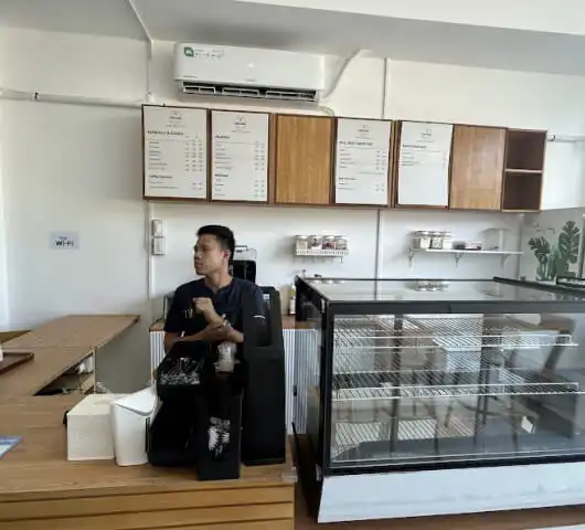 필리핀 세부 B-Cebu 어학원의 카페테리아 내부 모습. 가족연수 및 시니어 어학연수 참가자를 위한 커피와 간식을 제공하는 공간.