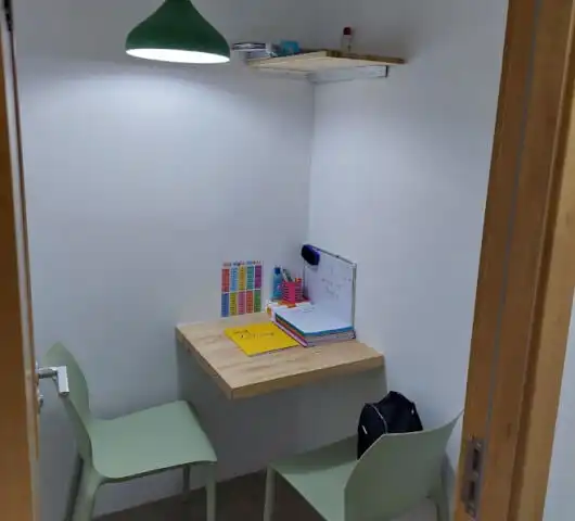 필리핀 세부 B-Cebu 어학원의 1:1 학습실. 가족연수와 시니어 어학연수를 위한 독립적인 학습 공간.