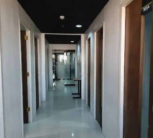 필리핀 EV 어학원의 가족연수 및 일반연수 학생들을 위한 강의실 복도