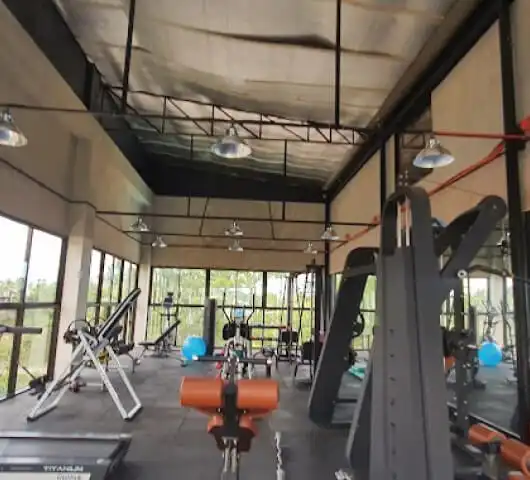 필리핀 EV 어학원의 가족연수 및 일반연수 참가자를 위한 캠퍼스 피트니스 센터 내부 모습