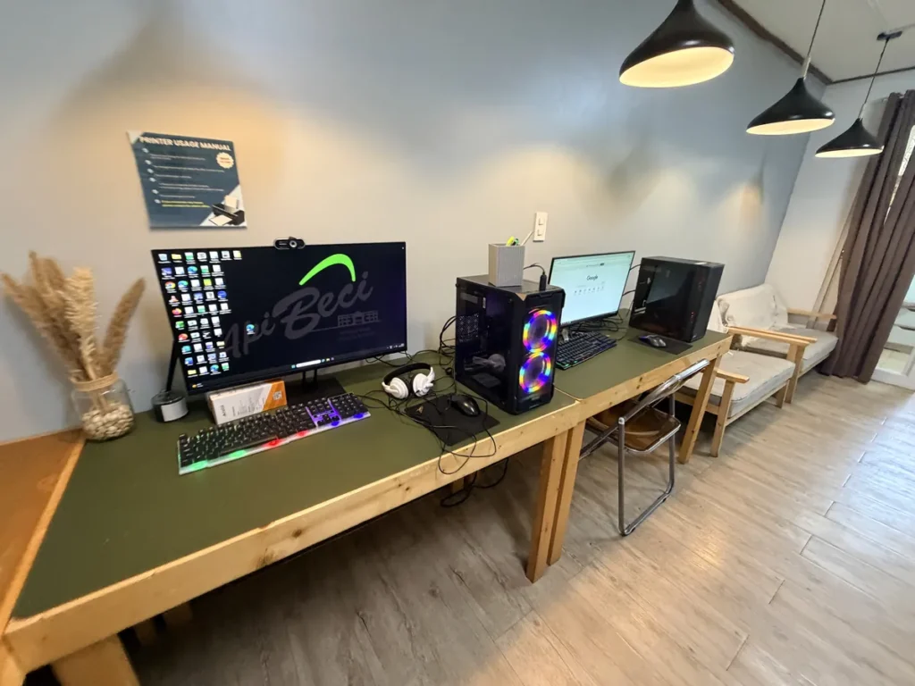필리핀 바기오 BECI어학원 컴퓨터실 RGB 조명 데스크 장비