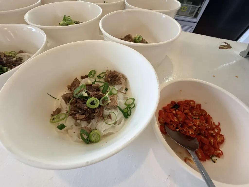 필리핀 바기오 BECI어학원 쌀국수와 다진 고추 양념