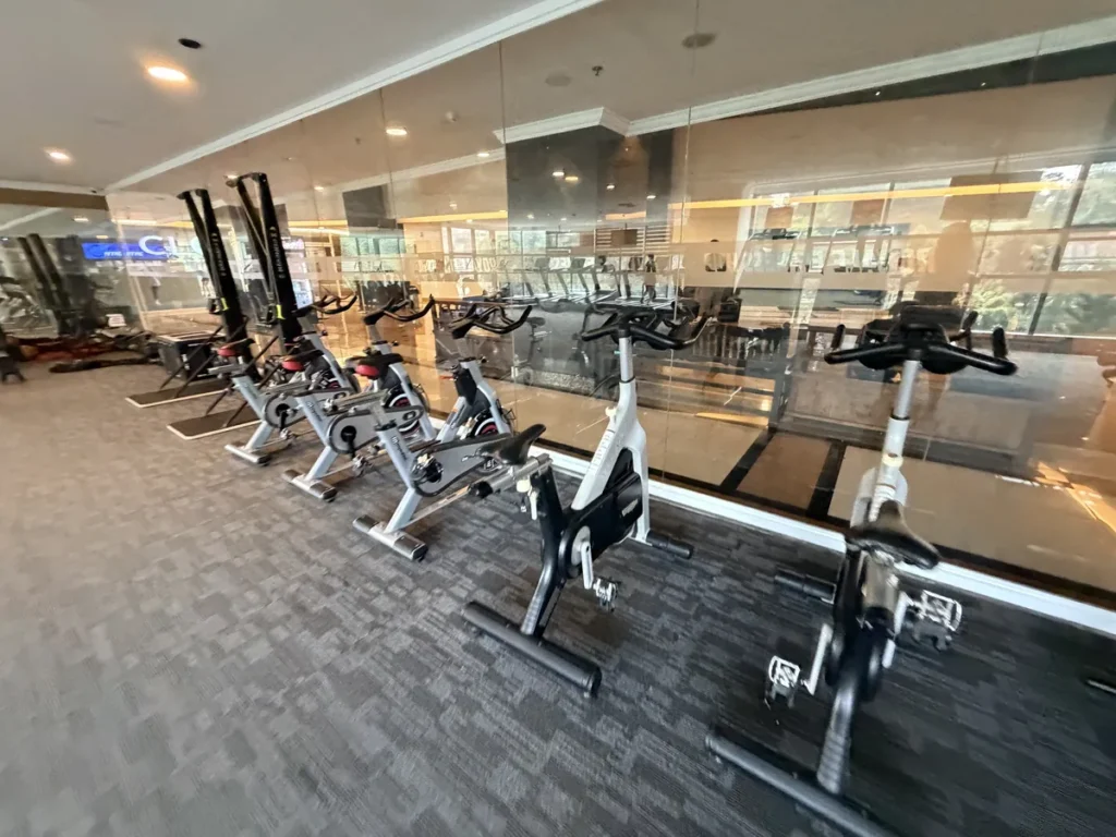 필리핀 바기오 BECI어학원 헬스장 스피닝 사이클 라인