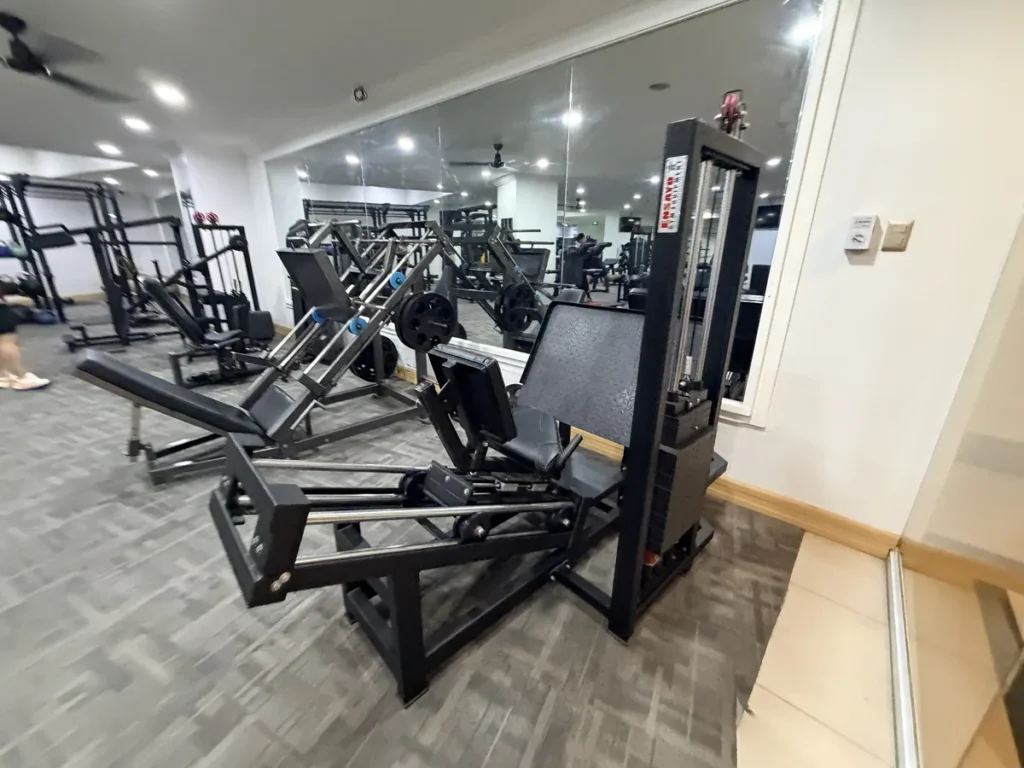 필리핀 바기오 BECI어학원 레그프레스 등 웨이트 머신