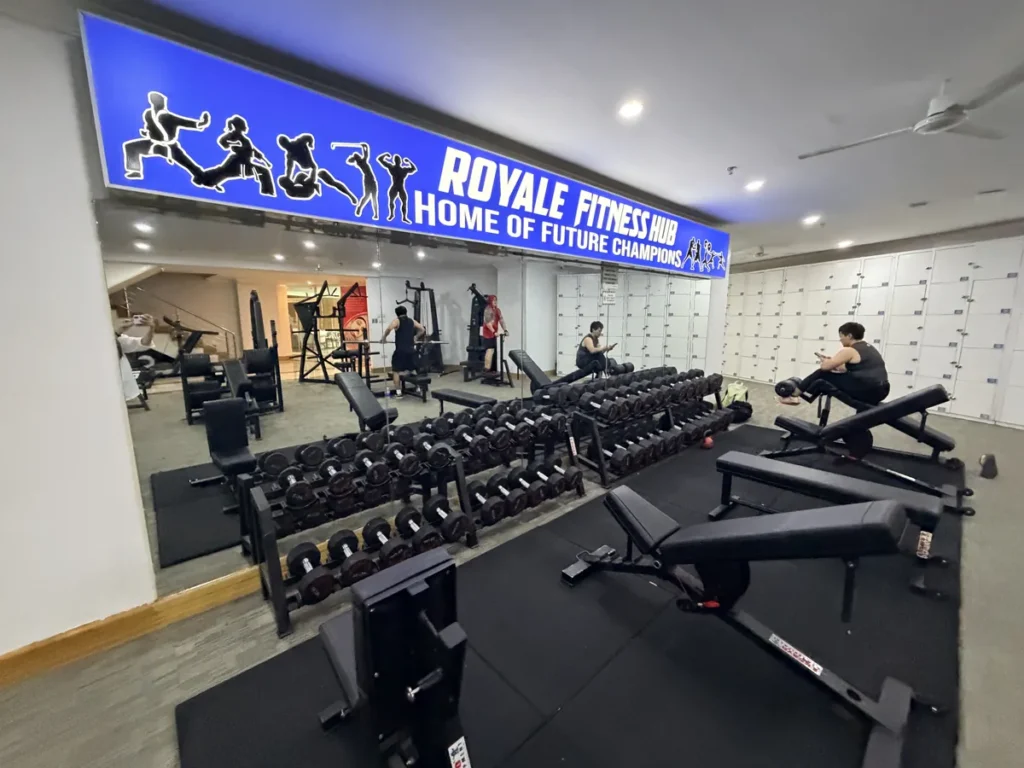 필리핀 바기오 BECI어학원 덤벨 랙과 벤치 갖춘 프리웨이트