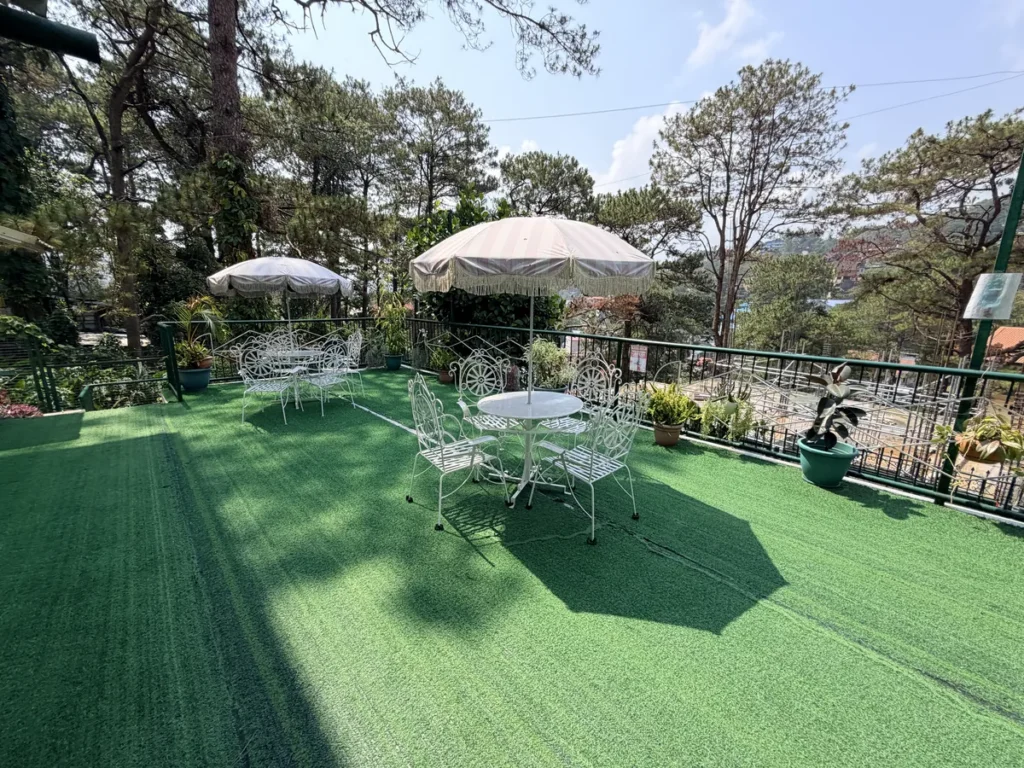 필리핀 바기오 BECI어학원 외부기숙사 맨션 남자동 잔디 옥상 테라스