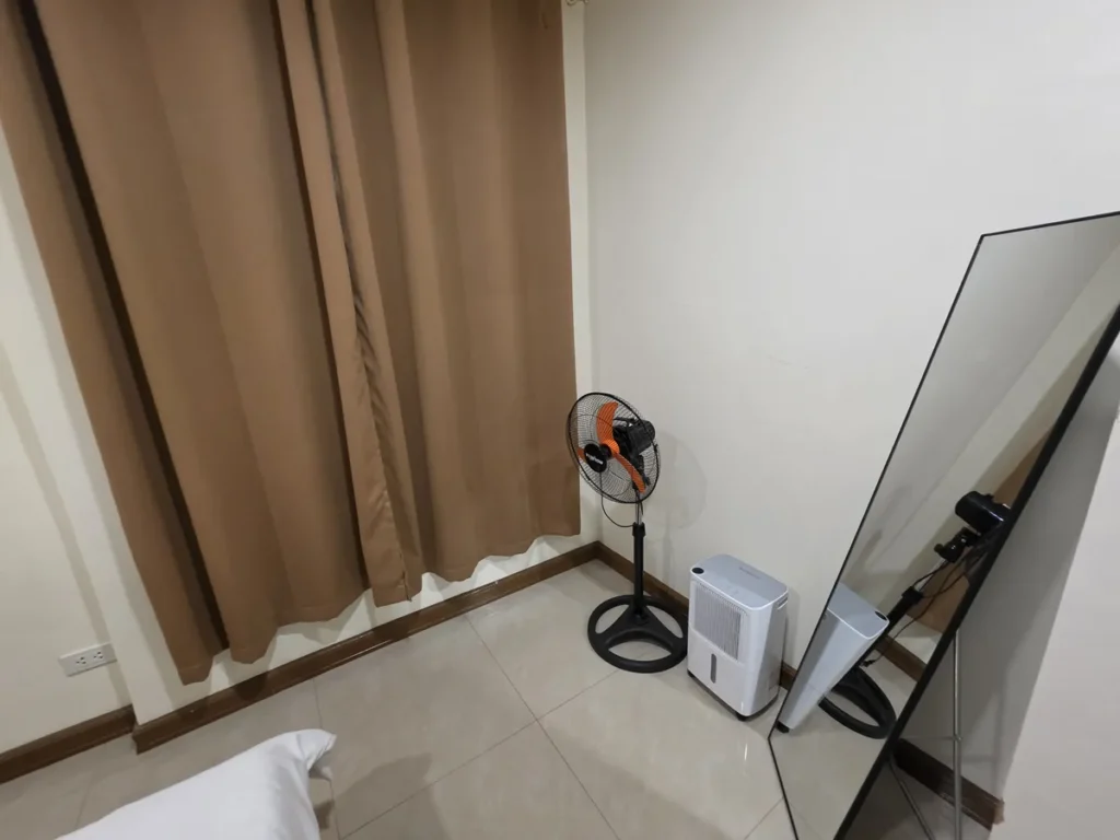 필리핀 바기오 BECI어학원 외부기숙사 맨션 레귤러 남자 1인실 전신거울과 제습기