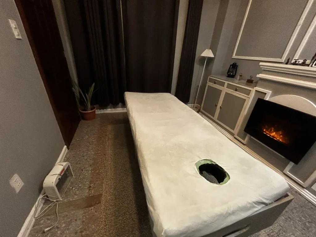 필리핀 바기오 BECI어학원 마사지룸 페이스홀 침대