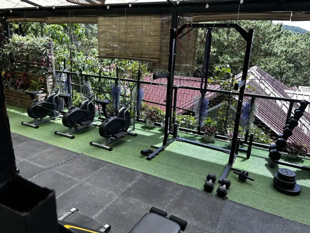 필리핀 바기오 BECI어학원 헬스장 사이클과 산 전망