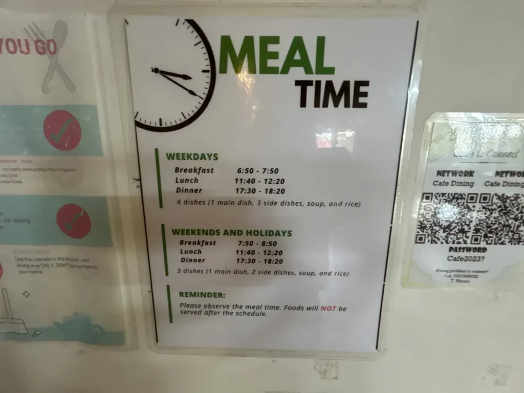 필리핀 바기오 BECI어학원 식당 식사시간 안내문과 와이파이