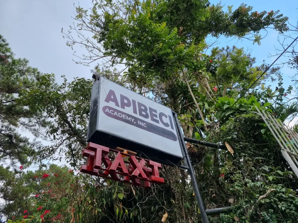 필리핀 바기오 BECI어학원 외관 APIBECI 간판