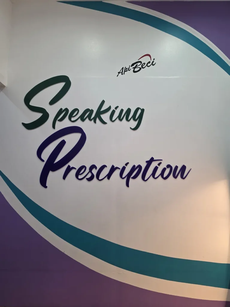 필리핀 바기오 BECI어학원 SP룸 입구 스피킹 프리스크립션 벽면