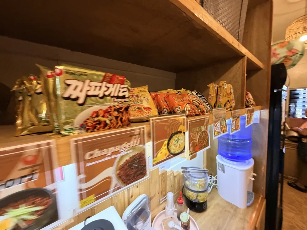 필리핀 바기오 BECI어학원 매점 짜파게티 라면 진열대