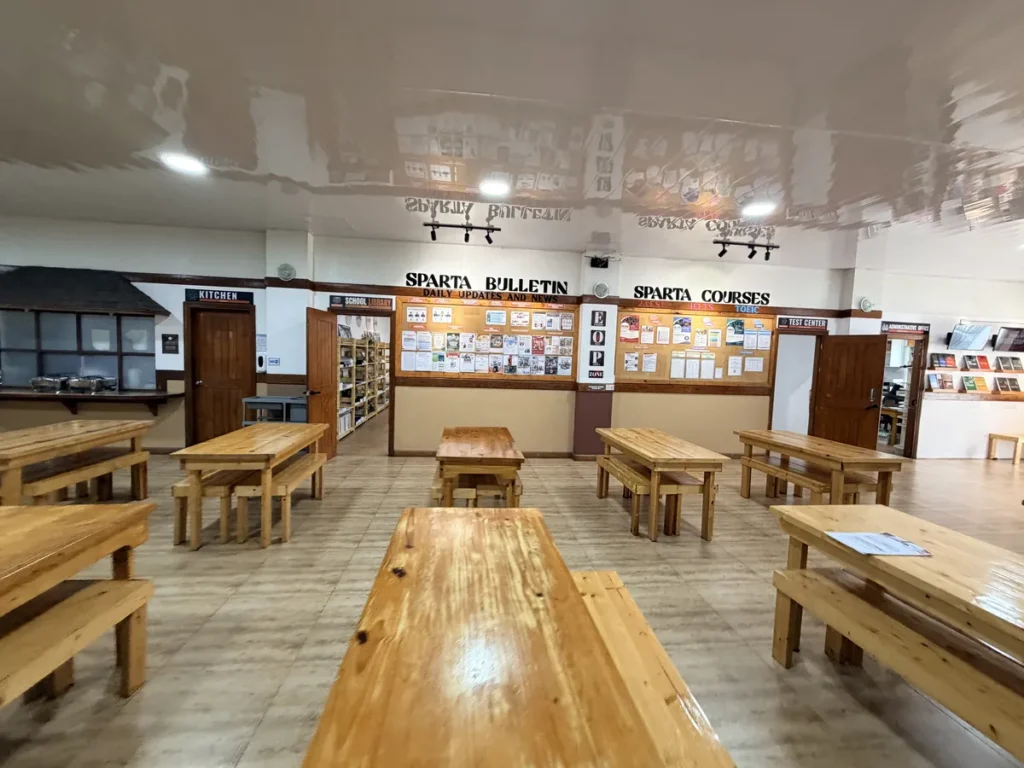 필리핀 바기오 BECI어학원 식당 스파르타 게시판과 식탁