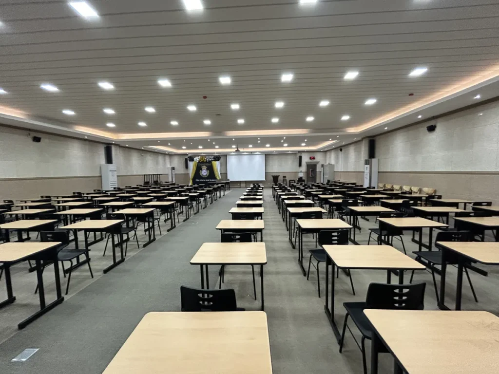 CIA어학원 교내 IDP IELTS 공식 시험장임을 알리는 로고 안내판