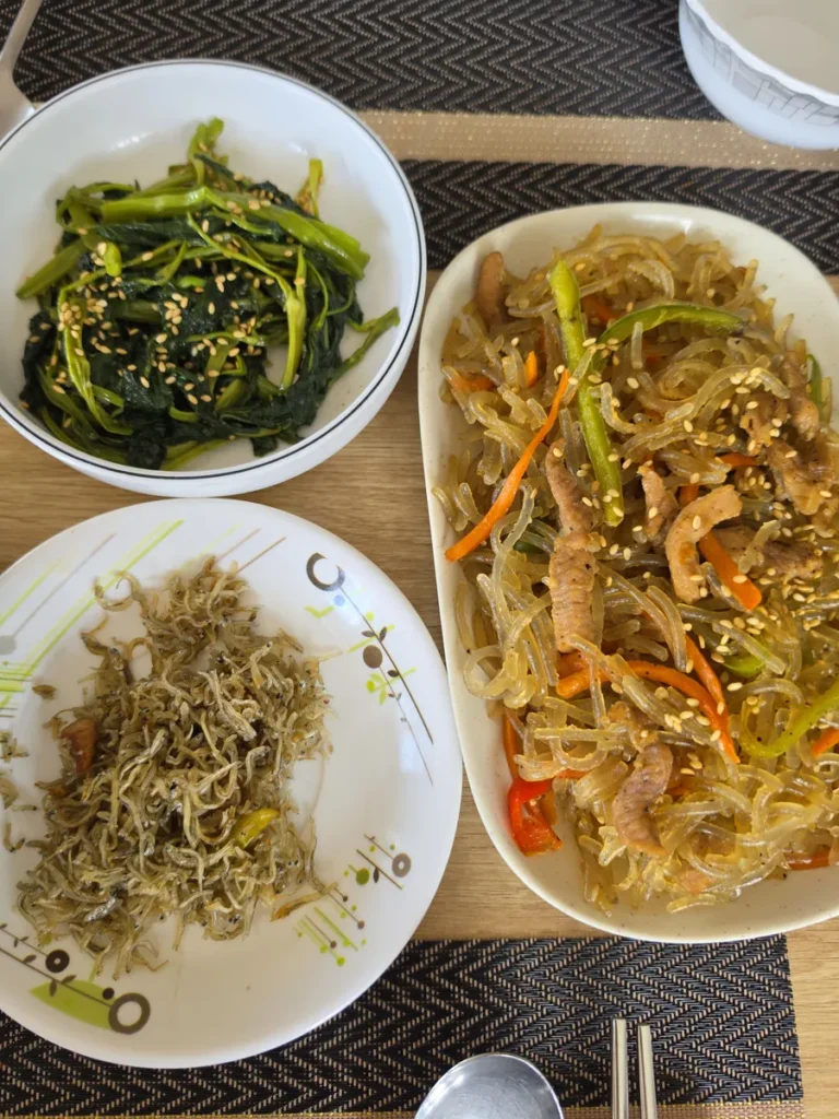 필리핀 바기오 CNS어학원 식사 잡채와 멸치볶음 나물 반찬