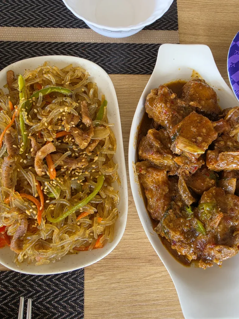 필리핀 바기오 CNS어학원 식사 잡채와 매콤한 갈비찜