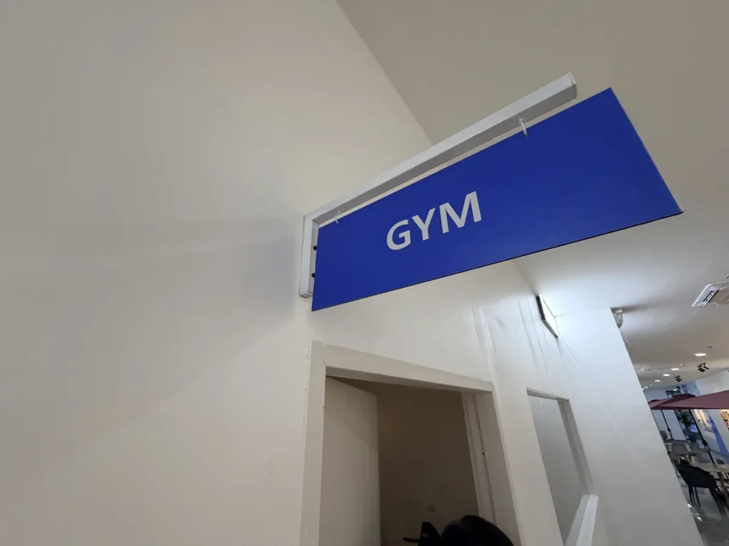 필리핀 클락 TALK어학원 헬스장 입구 GYM 안내판