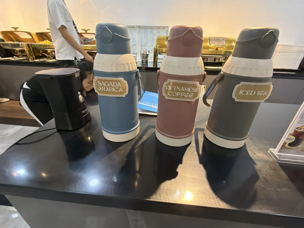 필리핀 클락 TALK어학원 식당 커피와 음료 보온병