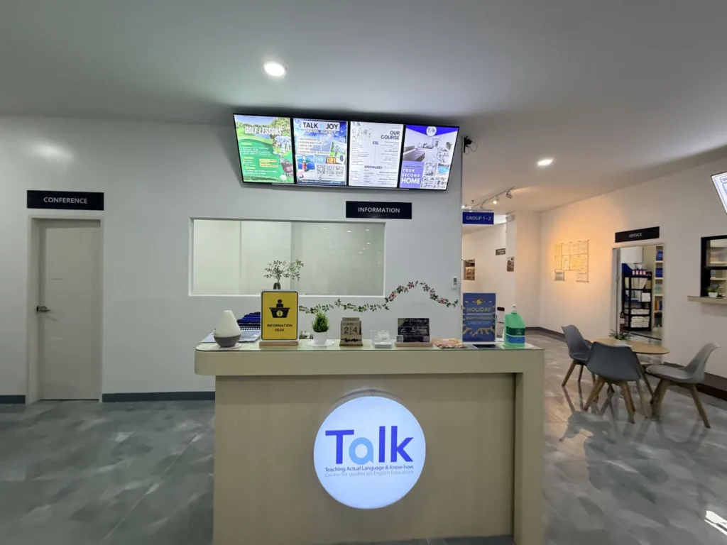 필리핀 클락 TALK어학원 안내 데스크와 라운지 로비