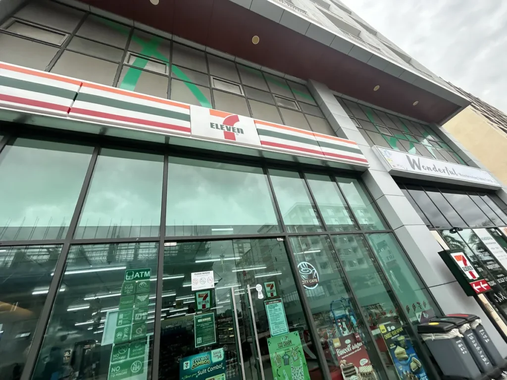 필리핀 클락 TALK어학원 주변 상점 세븐일레븐 편의점 외관