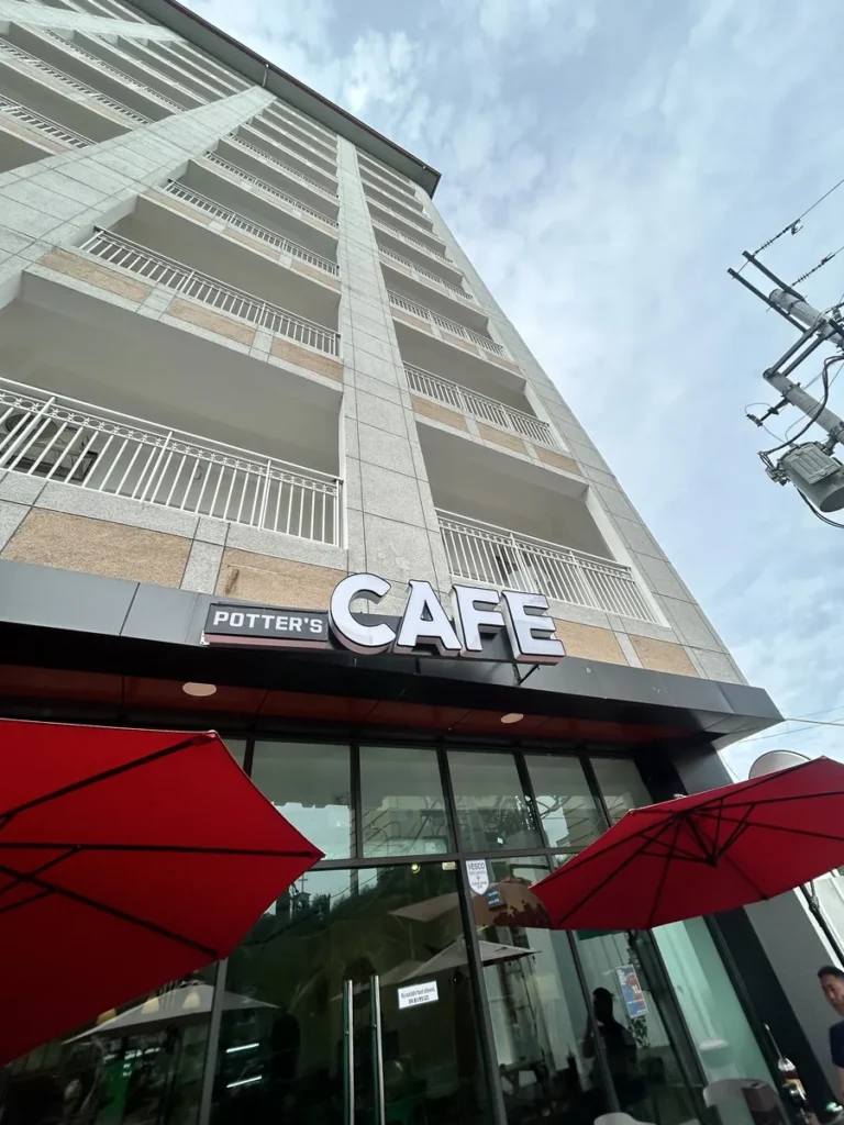 필리핀 클락 TALK어학원 주변 포터스 카페 건물 간판