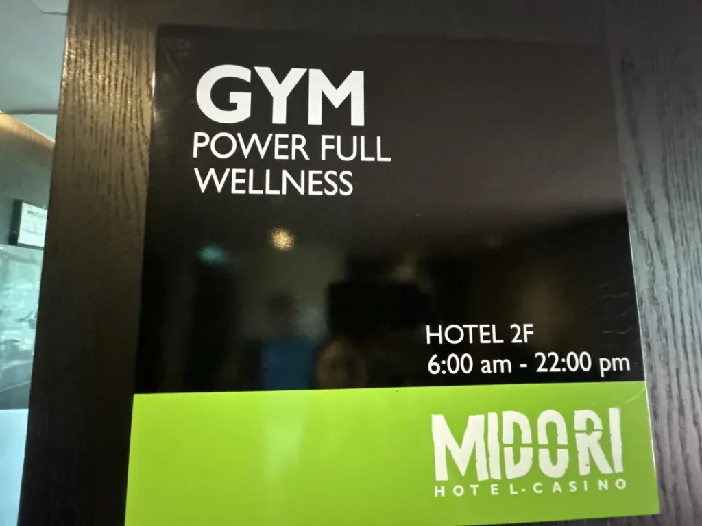 필리핀 클락 TALK어학원 주변 호텔 헬스장 GYM 운영시간 안내판