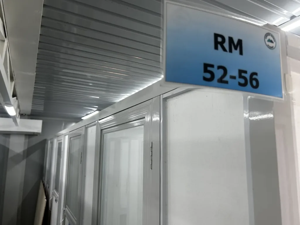 필리핀 CWA어학원 1대1 수업실 칸막이 RM 52-56 안내판