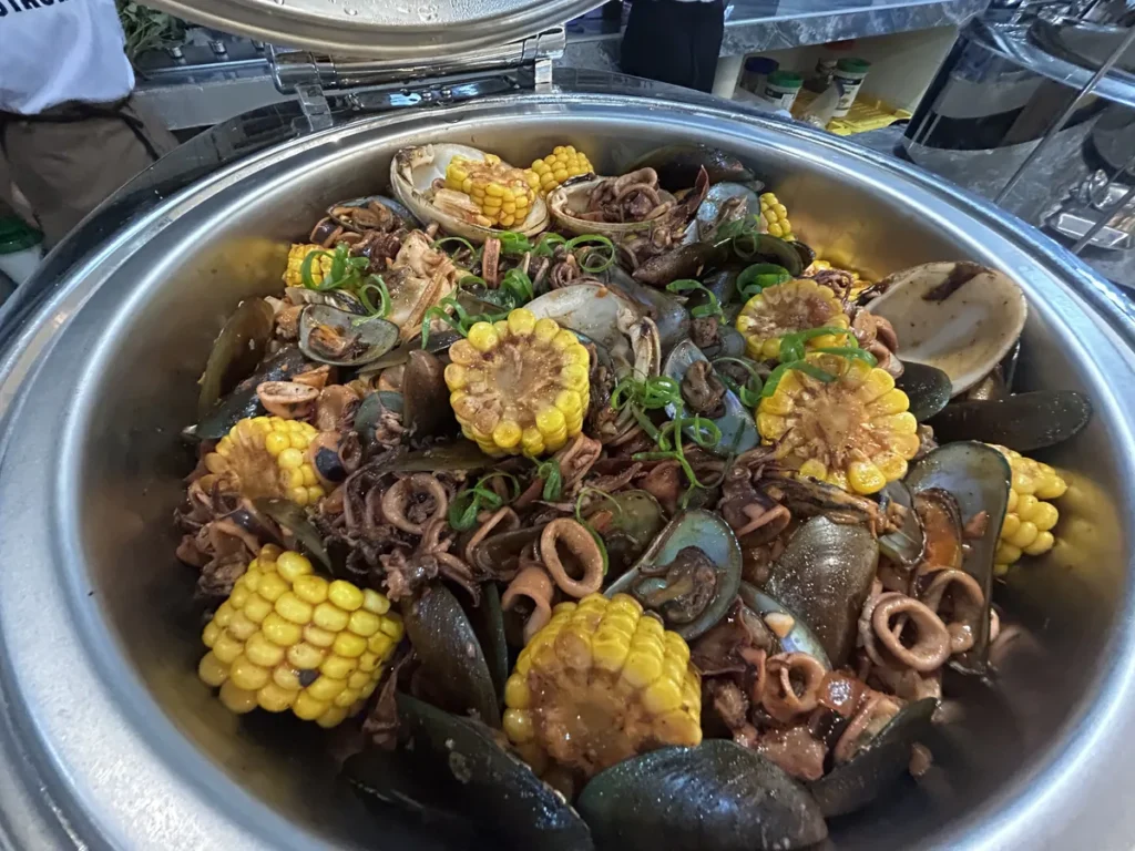 필리핀 CWA어학원 식사 옥수수 해산물 볶음