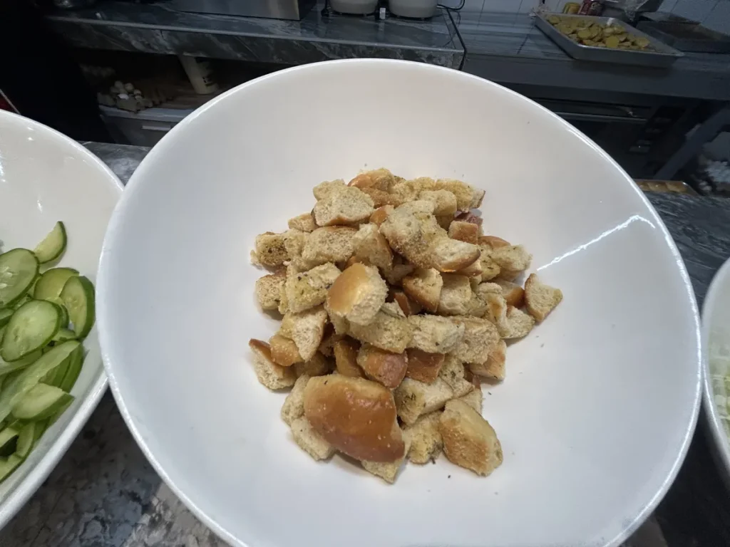 필리핀 CWA어학원 식사 바삭한 크루통 빵