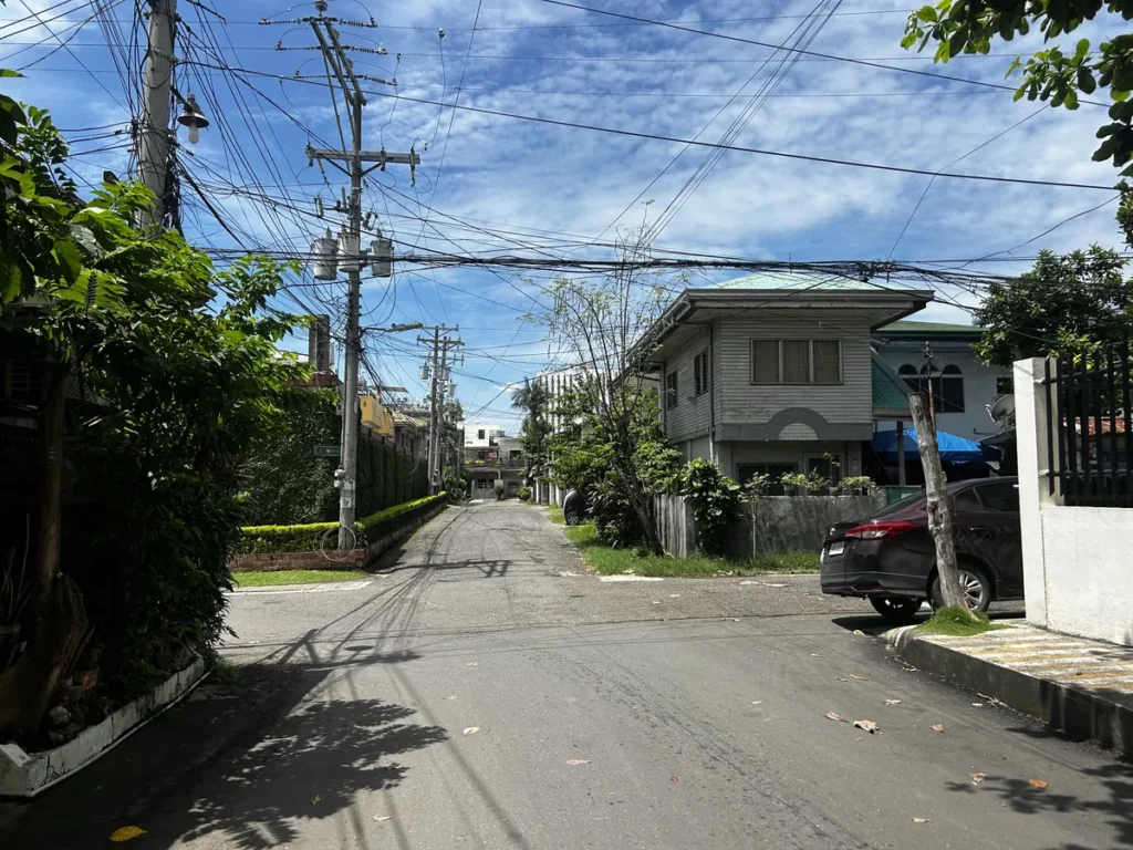 필리핀 CWA어학원 주변 한적한 주택가 도로