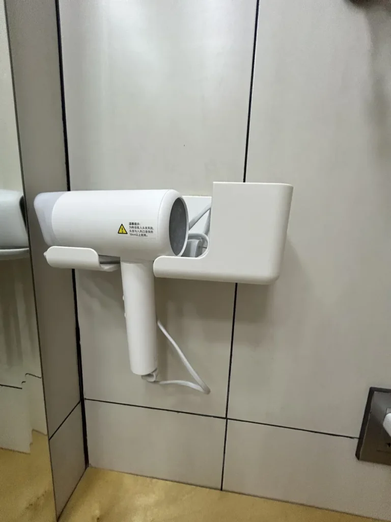 필리핀 세부 SMEAG엔칸토 기숙사 화장실 벽걸이 헤어드라이어