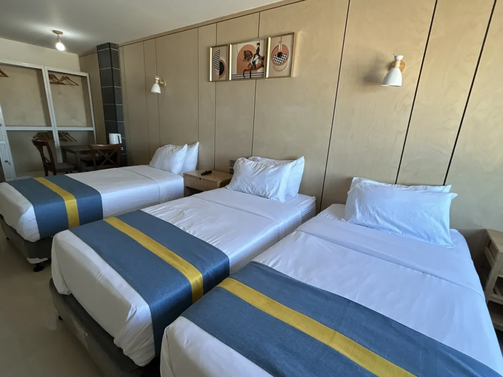 필리핀 세부 SMEAG엔칸토 기숙사 3인실 침대 객실 전경