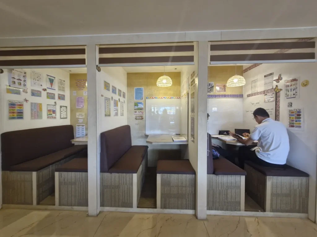 필리핀 세부 SMEAG엔칸토 1대1 수업실 칸막이 부스 3실 전경