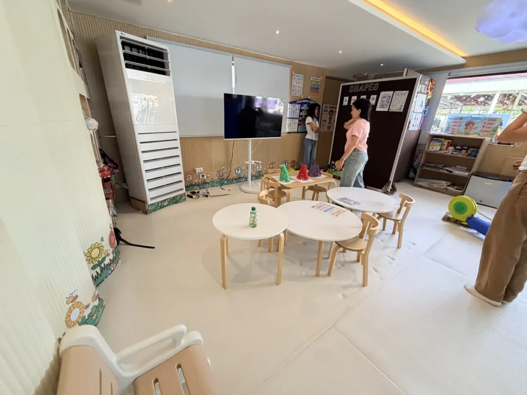 필리핀 세부 SMEAG엔칸토 키즈방 매트 깔린 놀이 공간