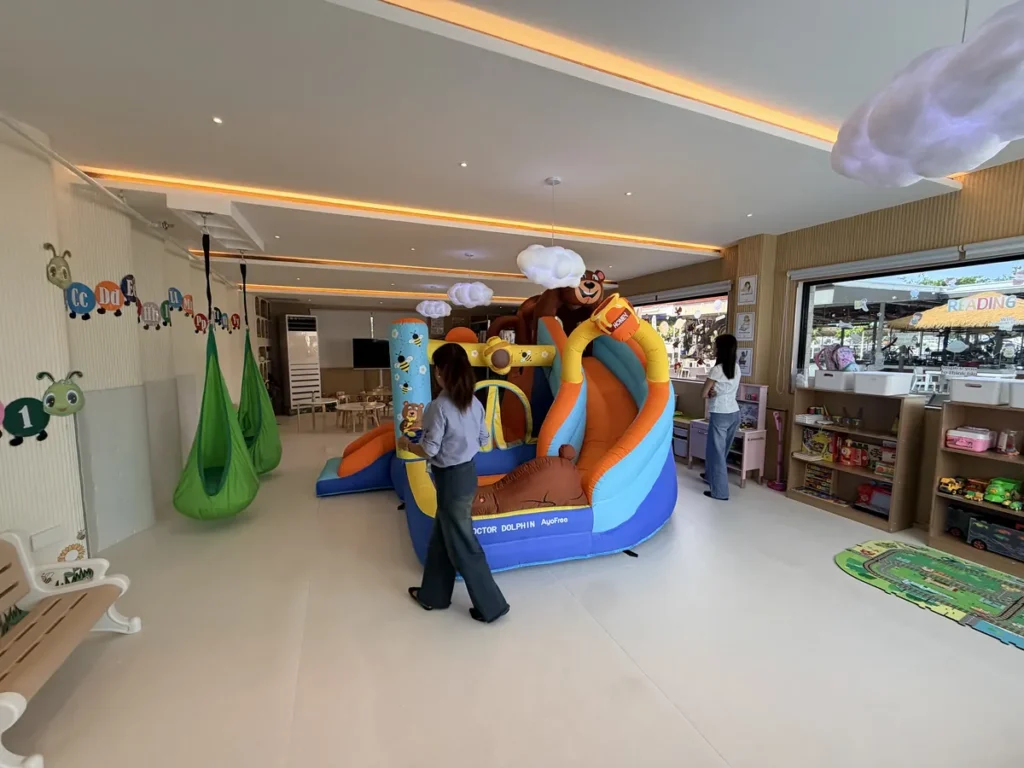 필리핀 세부 SMEAG엔칸토 키즈방 에어바운스 넓은 놀이공간 전경