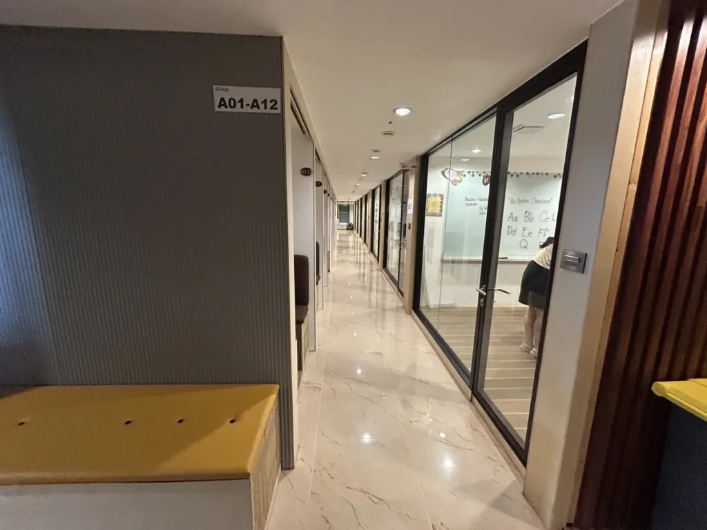 필리핀 세부 SMEAG엔칸토 복도 A01-A12 강의실 안내 통로