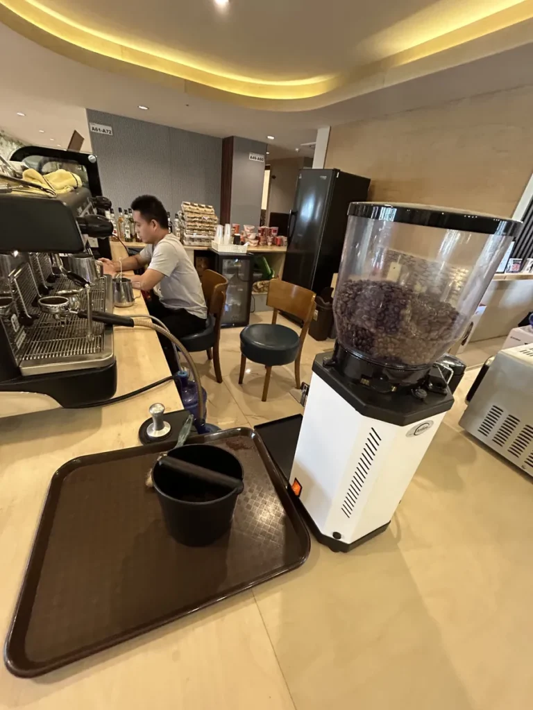 필리핀 세부 SMEAG엔칸토 카페 에스프레소 머신 원두 그라인더