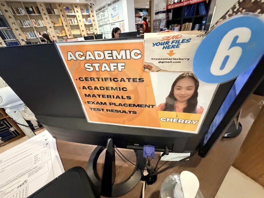 필리핀 세부 SMEAG엔칸토 오피스 ACADEMIC STAFF 6번 데스크