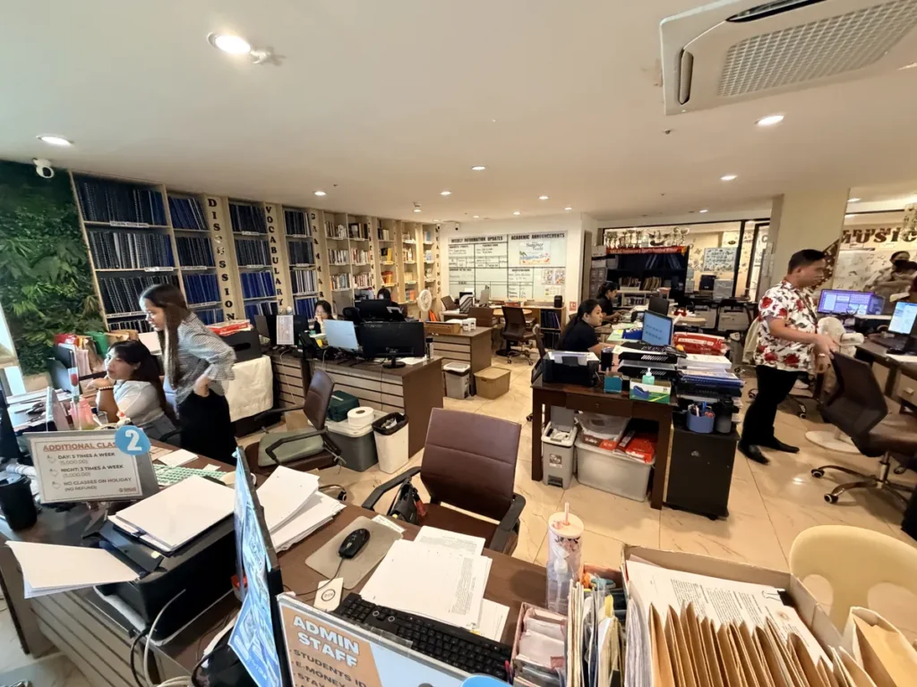 필리핀 세부 SMEAG엔칸토 오피스 어드민 스태프 넓은 사무실