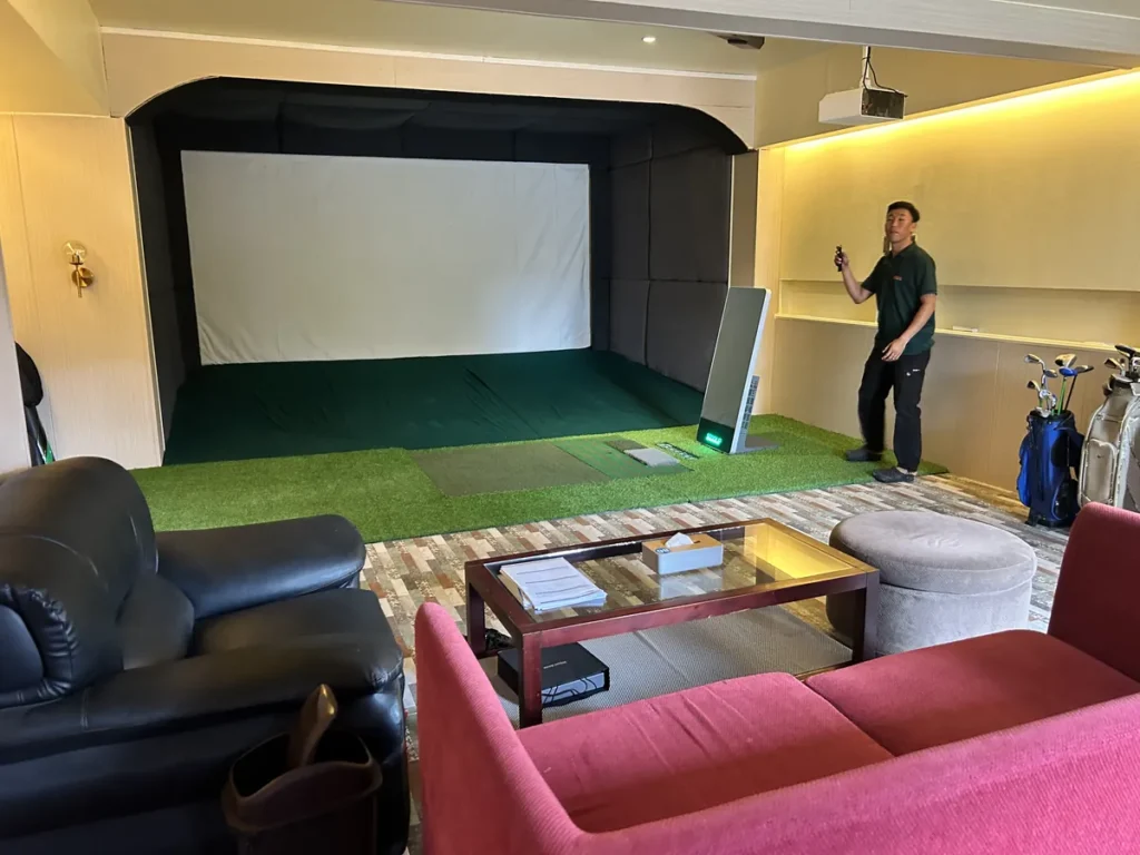 필리핀 세부 SMEAG엔칸토 스크린골프 흰 스크린 타석 안내