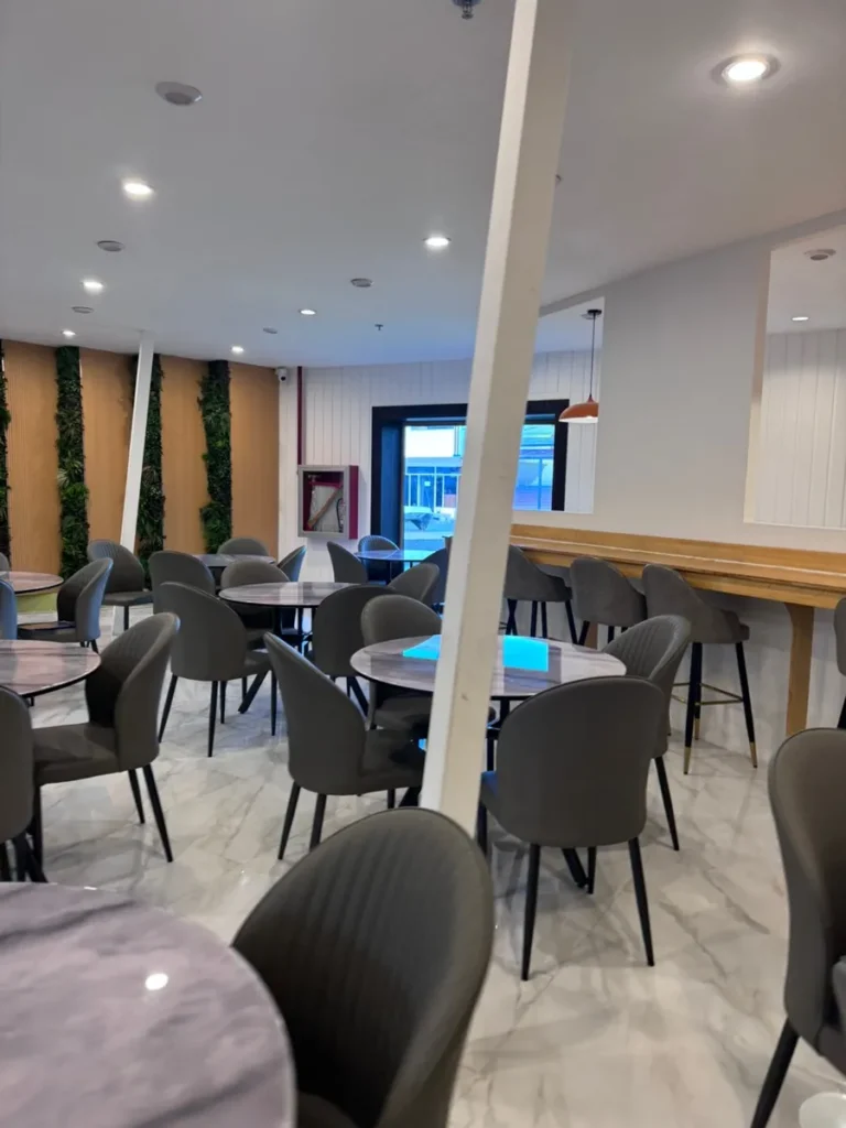 필리핀 세부 SMEAG엔칸토 식당 그린월 카페 테이블석