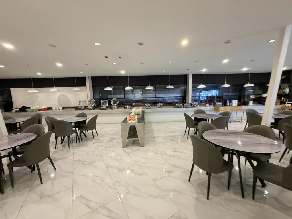 필리핀 세부 SMEAG엔칸토 식당 넓은 대리석 바닥 홀