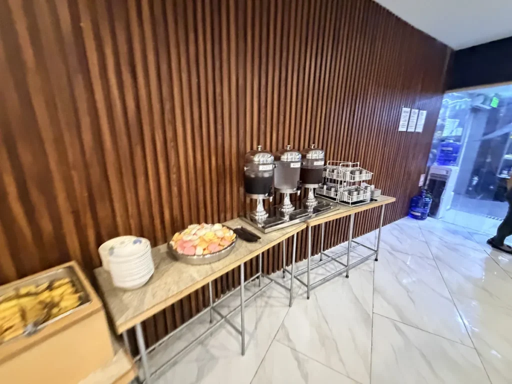 필리핀 세부 SMEAG엔칸토 식사 음료 디스펜서와 시리얼