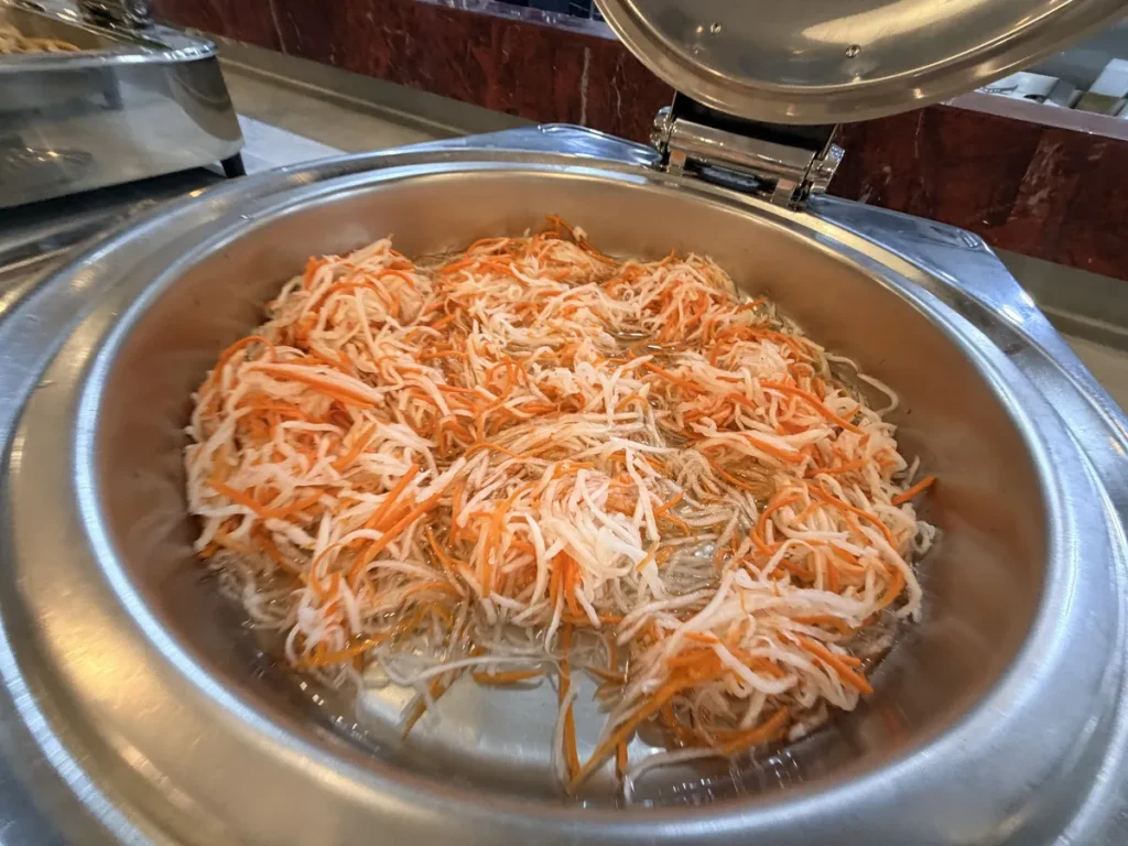 필리핀 세부 SMEAG엔칸토 식사 당근채 잡채 보온기