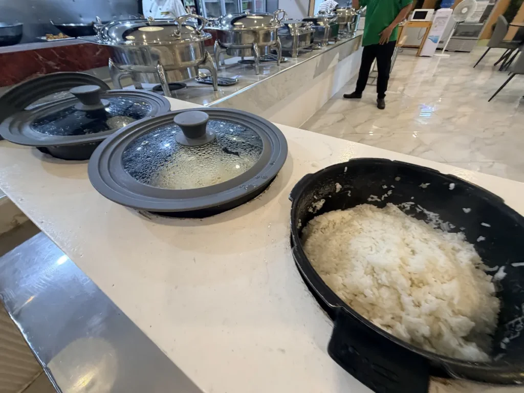 필리핀 세부 SMEAG엔칸토 식사 솥밥과 뷔페 배식대