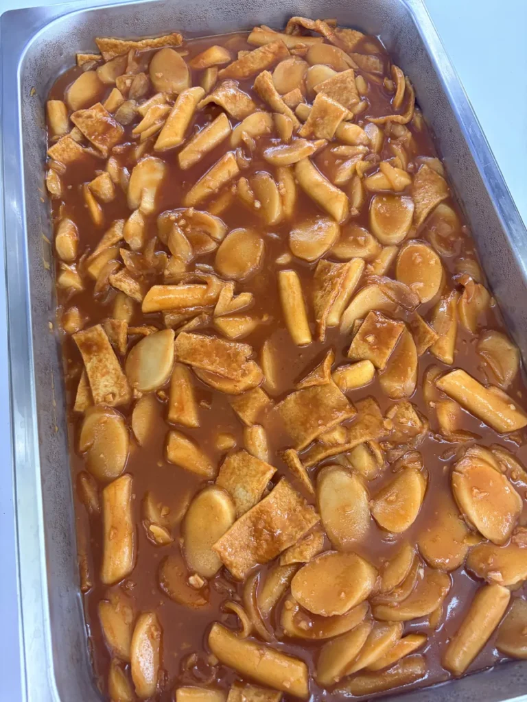 필리핀 세부 EDUTALK어학원 학원 식사 떡볶이 대용량 배식 트레이