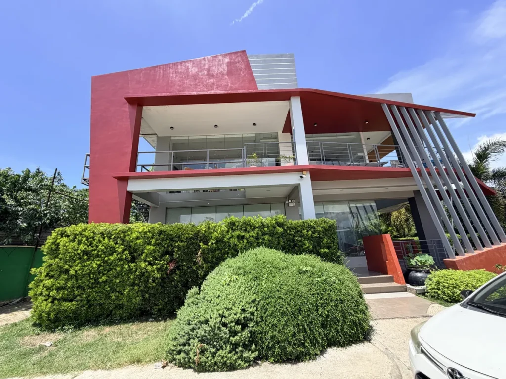 필리핀 세부 EDUTALK어학원 학원전경 빨간색 2층 건물 외관